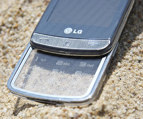 LG cellulari in spiaggia