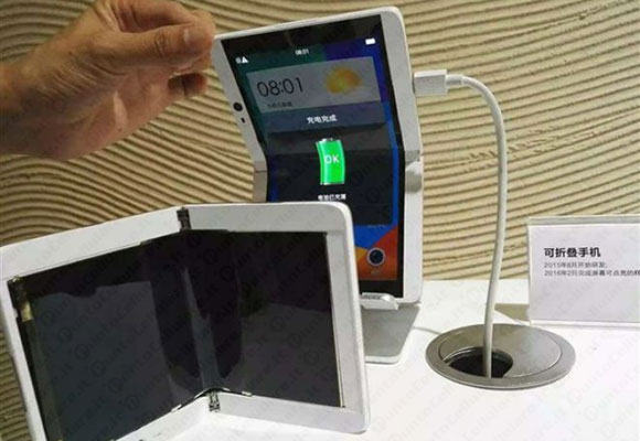 Oppo smartphone con display pieghevole